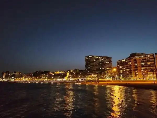 Außenansicht von Wohnungen zum Verkauf in Roquetas de Mar mit Klimaanlage, Heizung und Terrasse