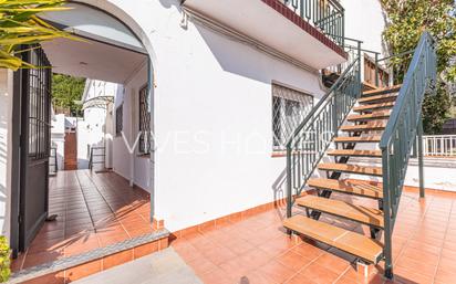 Exterior view of Single-family semi-detached for sale in Sant Andreu de Llavaneres  with Terrace and Balcony