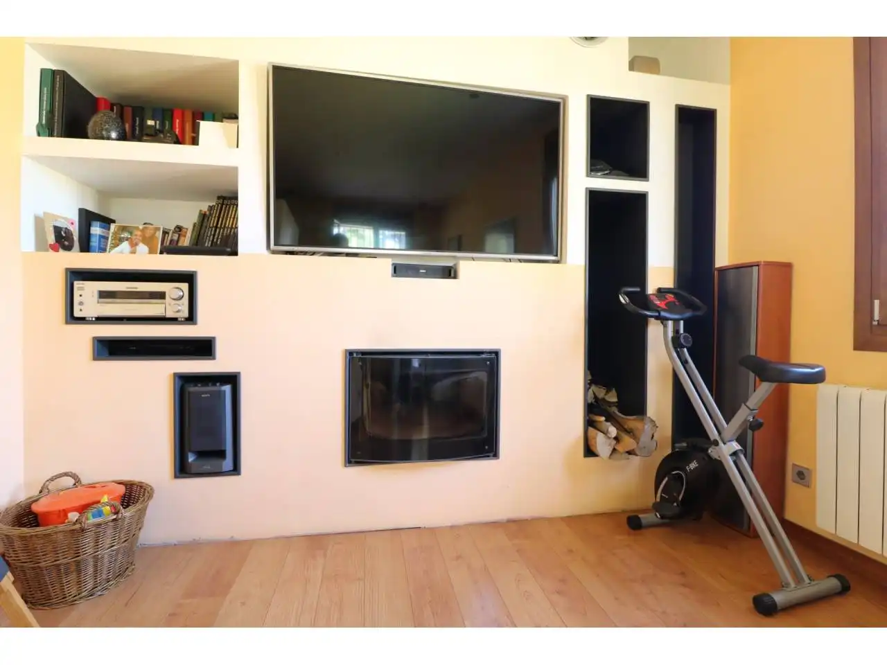 Sala d'estar de Casa o xalet en venda en Cerdanyola del Vallès