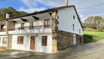 Vista exterior de Casa adosada en venda en Penagos amb Calefacció, Parquet i Balcó