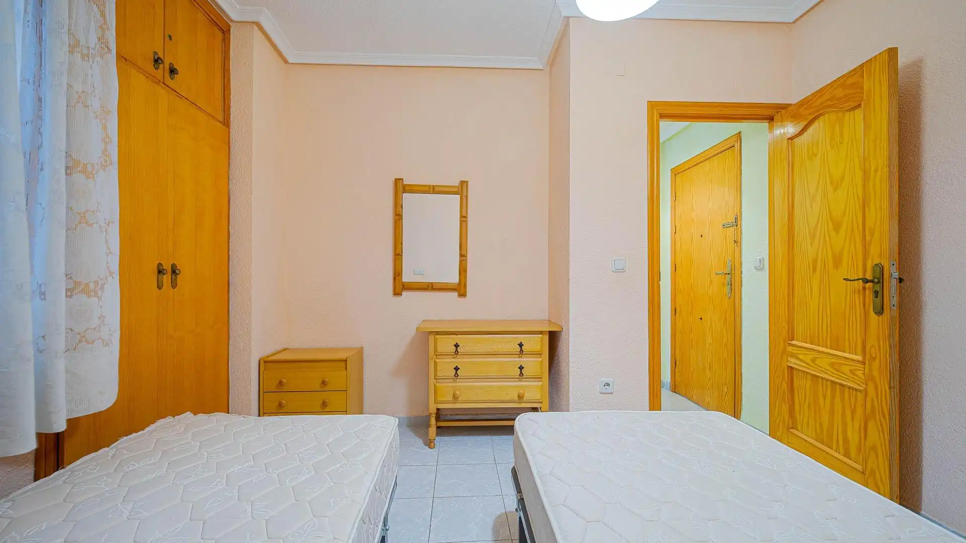 Habitación de Apartamento en venta en Torrevieja con Amueblado y Balcón