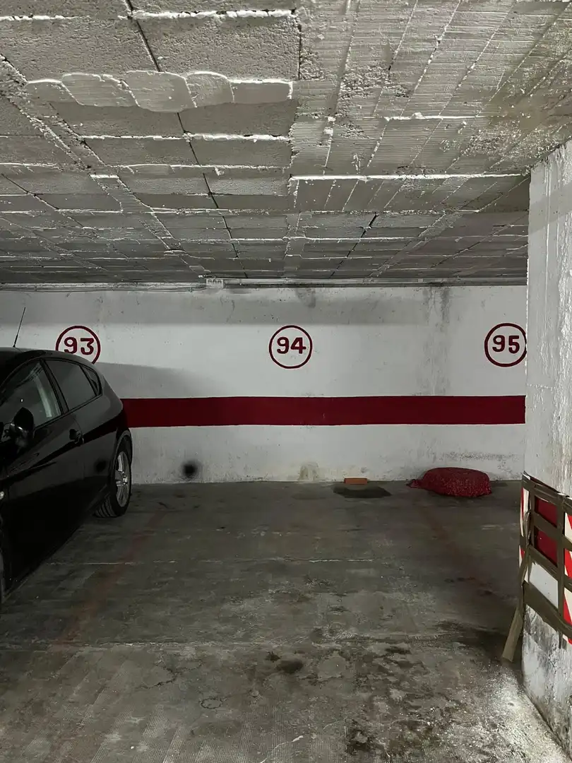 Parkplatz von Garage zum Verkauf in Granada