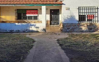 Exterior view of House or chalet for sale in Sanchidrián