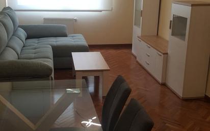 Living room of Flat to rent in Pontevedra Capital   with Air Conditioner, Heating and Parquet flooring