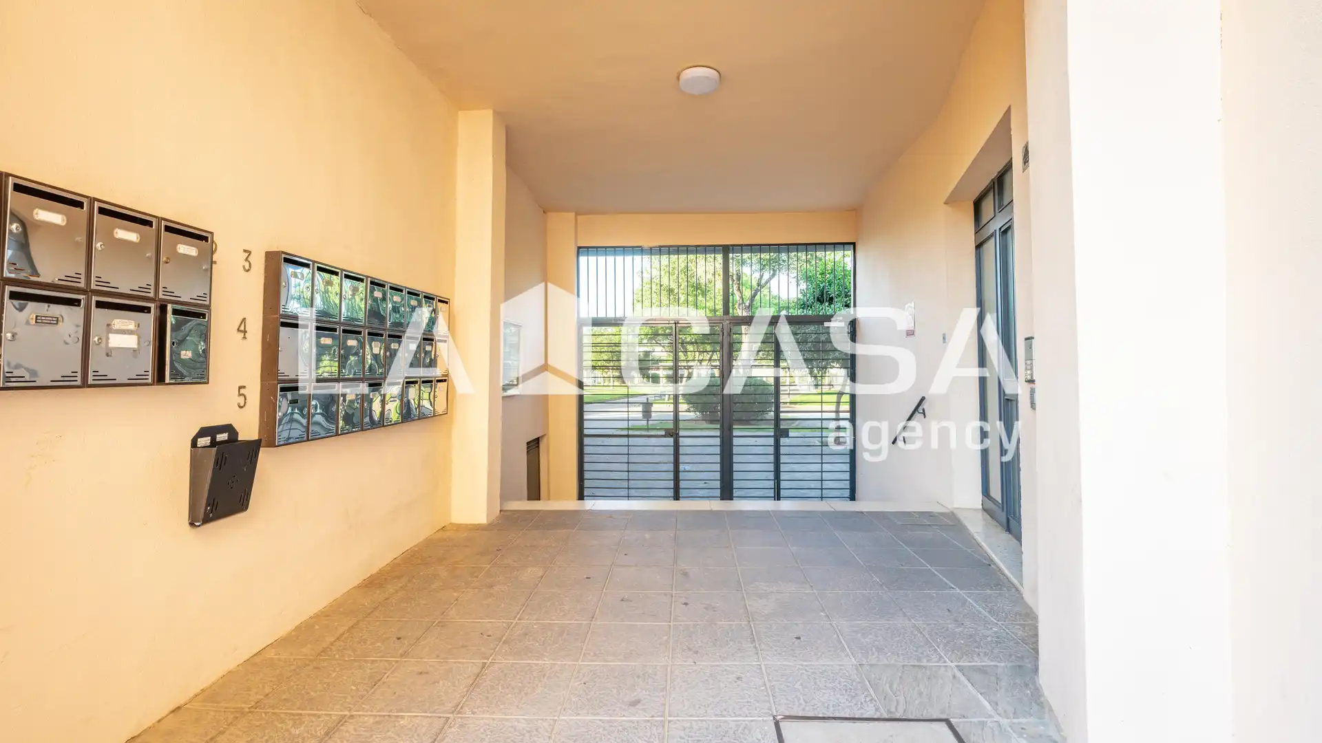 Planta baja en venta en Dos Hermanas con Trastero y Piscina