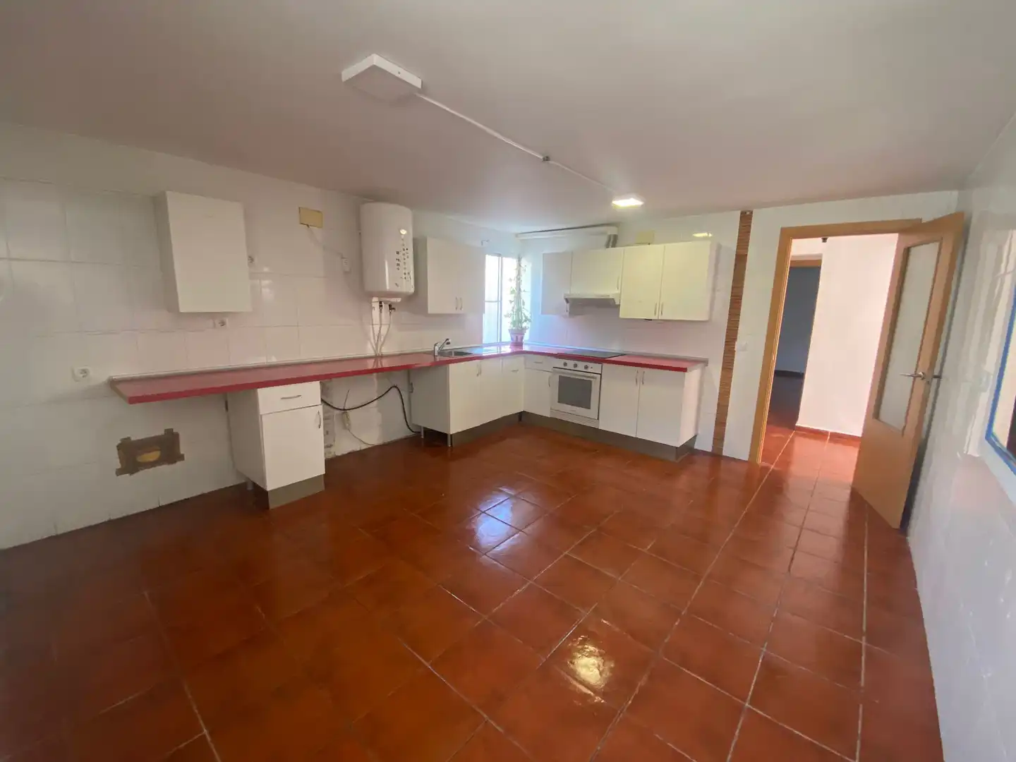 Cuina de Casa o xalet en venda en Casarrubios del Monte amb Jardí privat, Piscina i Moblat
