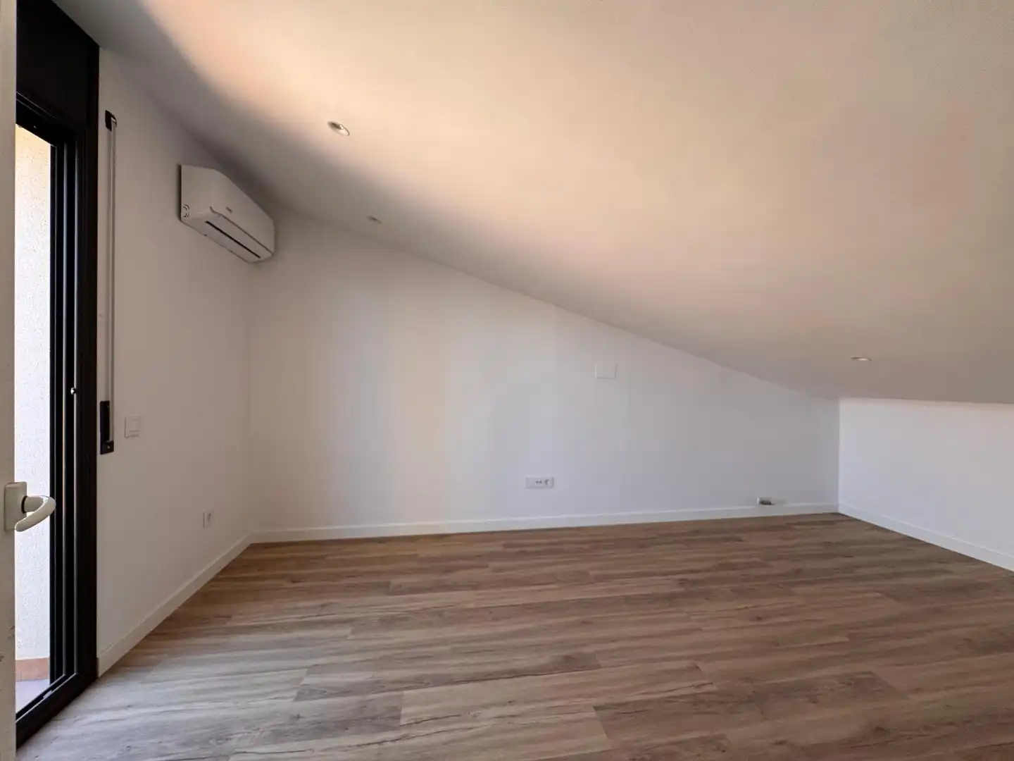 Casa adosada en venta en Cubelles con Aire acondicionado, Terraza y Piscina comunitaria