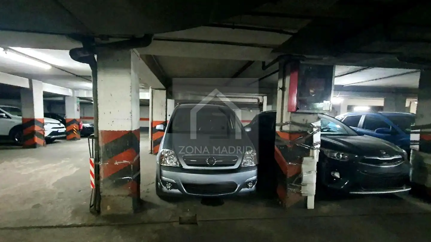 Parking de Piso en venta en Madrid con Aire acondicionado, Calefacción y Terraza