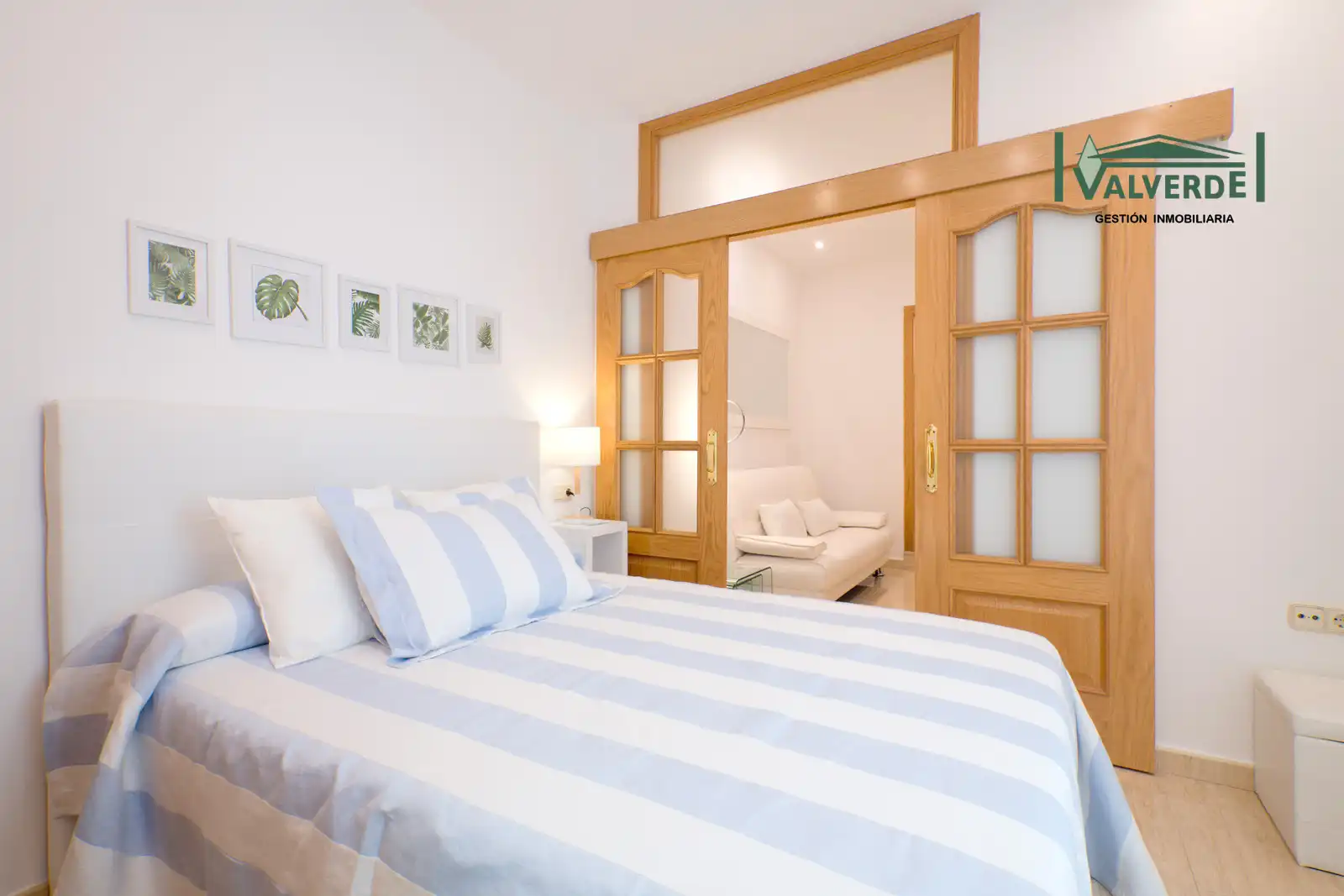 Dormitori de Apartament de lloguer en Granada amb Aire condicionat, Calefacció i Moblat