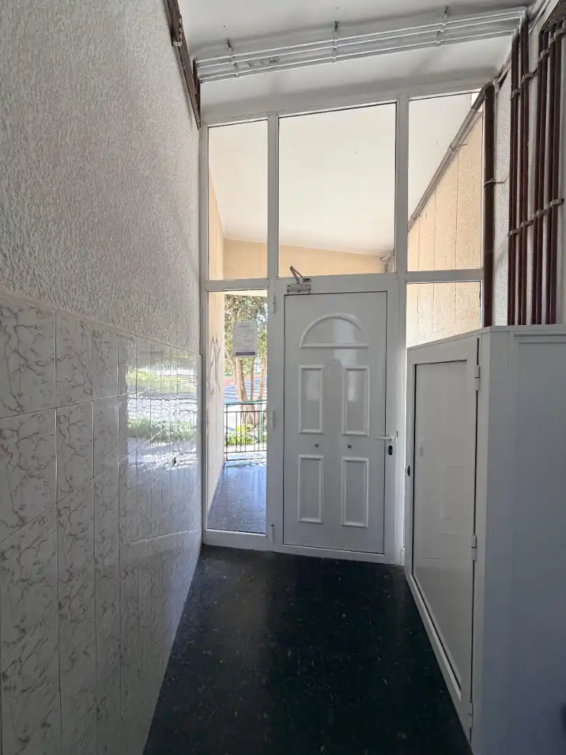 Piso en venta en Terrassa con Balcón y Alarma
