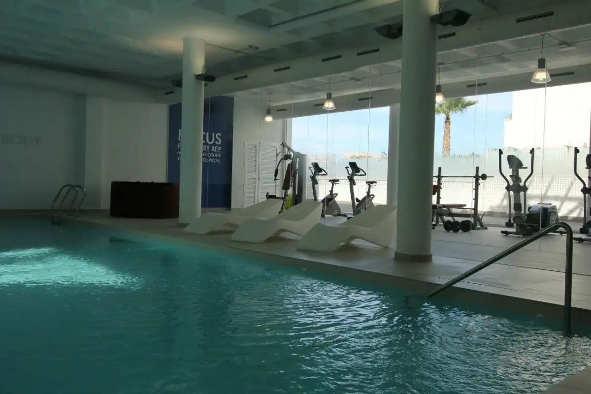 Schwimmbecken von Wohnungen zum Verkauf in Guardamar del Segura mit Klimaanlage, Heizung und Terrasse