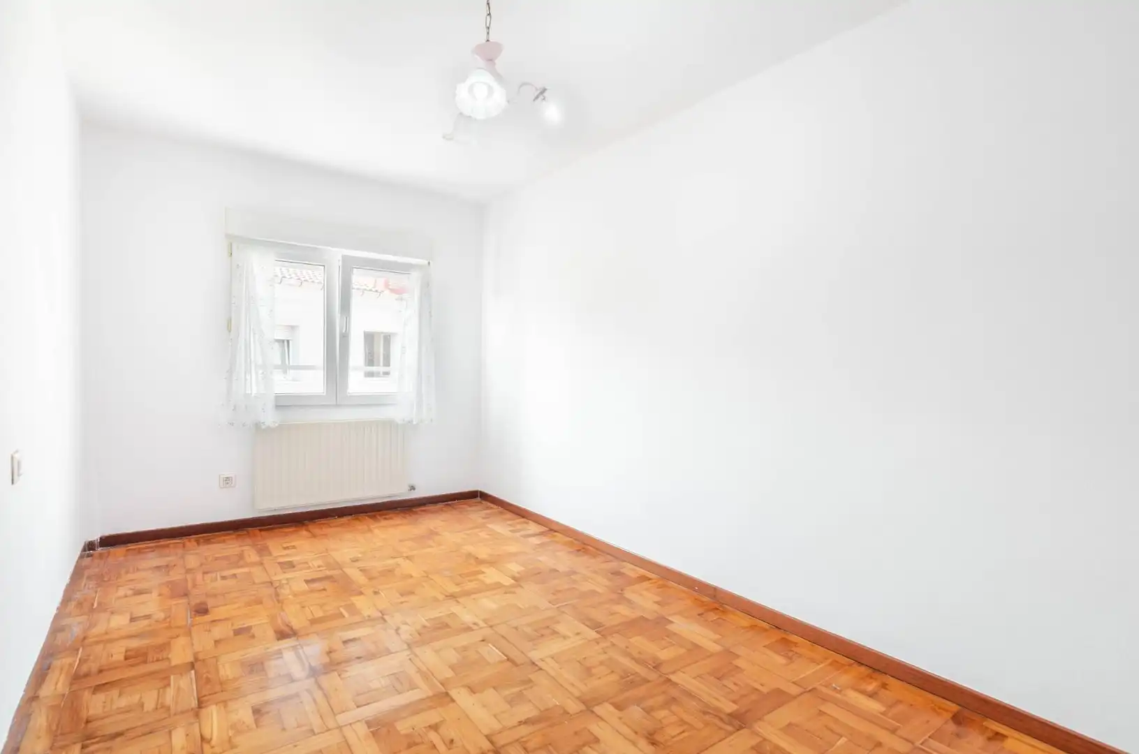 Habitación de Ático en venta en Gijón  con Calefacción, Terraza y Balcón