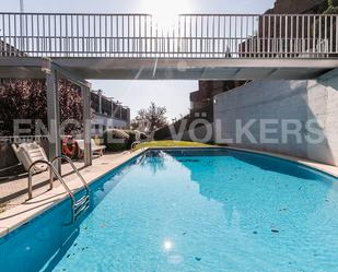 Swimming pool of Apartment to rent in  Barcelona Capital  with Air Conditioner, Heating and Terrace