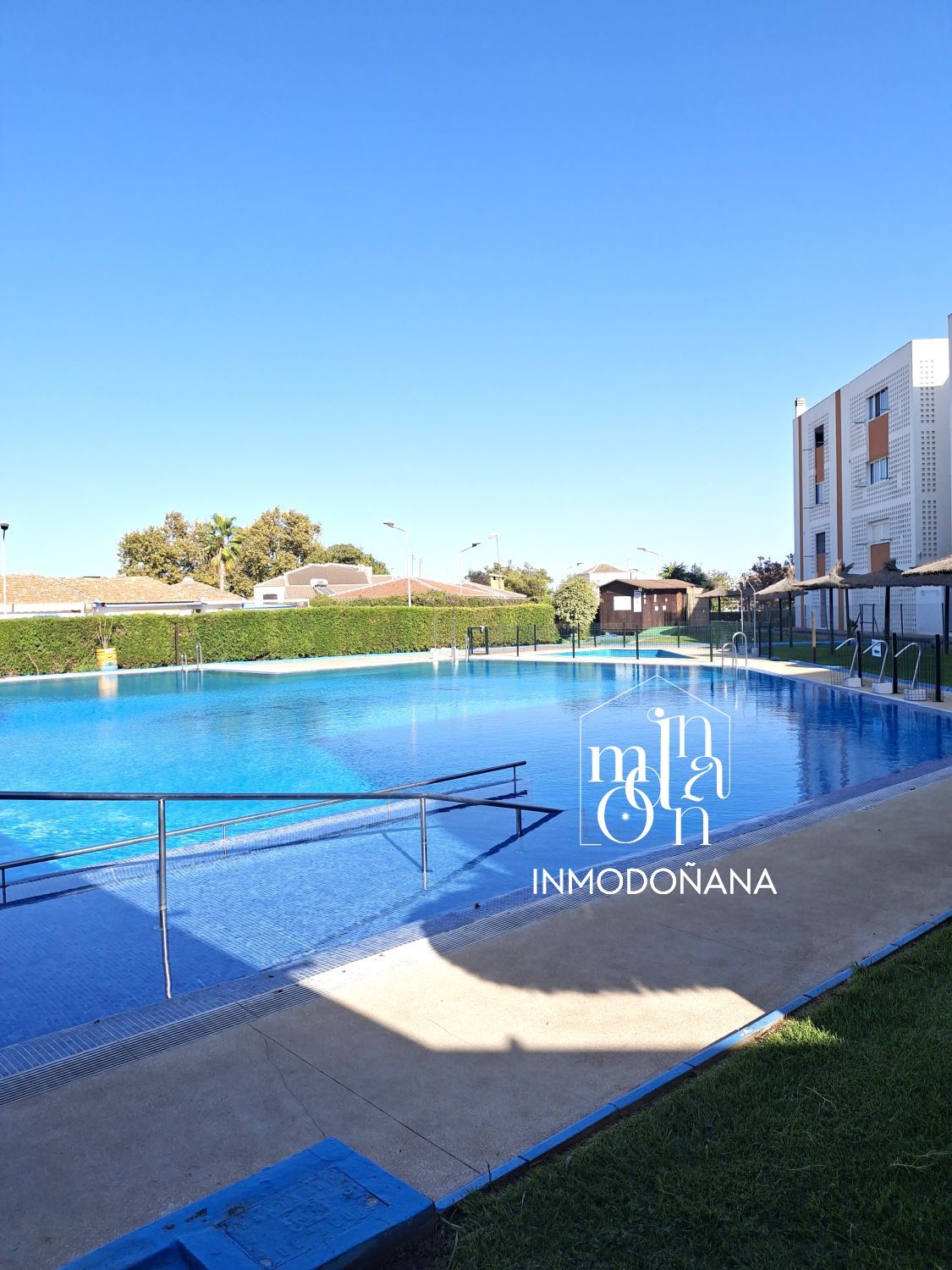 Piscina de Apartament en venda en Almonte amb Moblat i Piscina comunitària