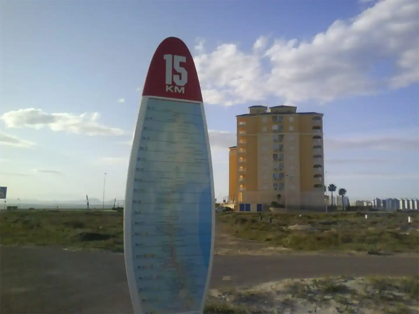 Vista exterior de Pis de lloguer en La Manga del Mar Menor amb Aire condicionat, Jardí privat i Piscina