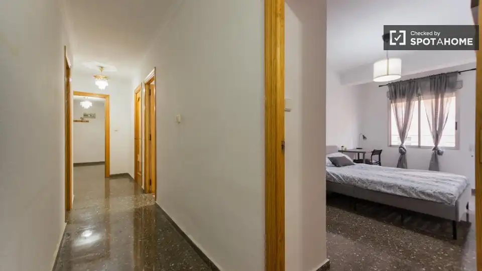 Room in Barrio de Benicalap