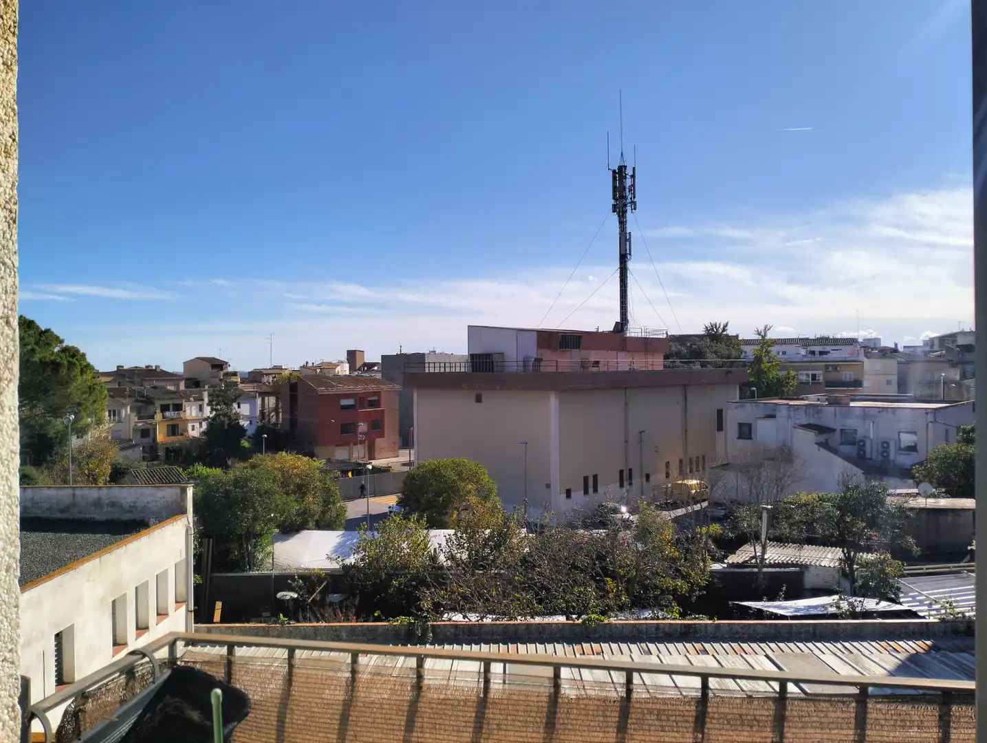 Vista exterior de Ático en venta en Banyoles con Aire acondicionado, Parquet y Terraza