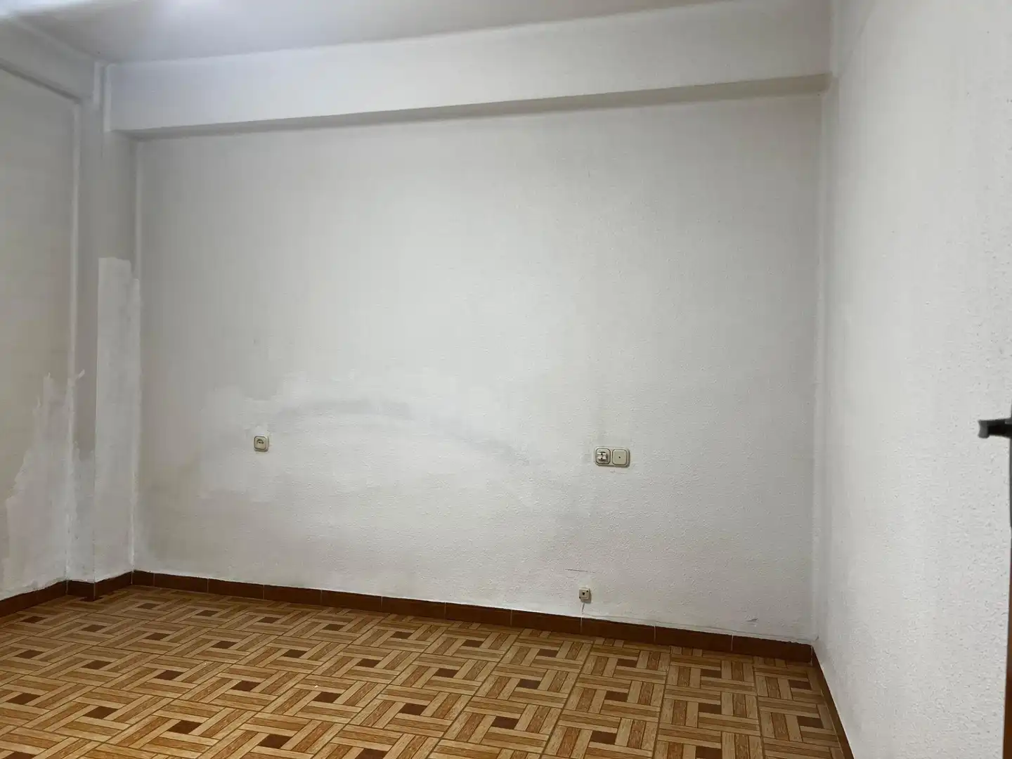 Flat for sale in Valencia  with Air Conditioner and Alarm