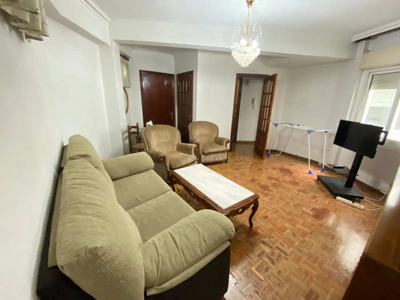 Living room of Flat for rent in Vigo   with Heating, Parquet flooring and Furnished