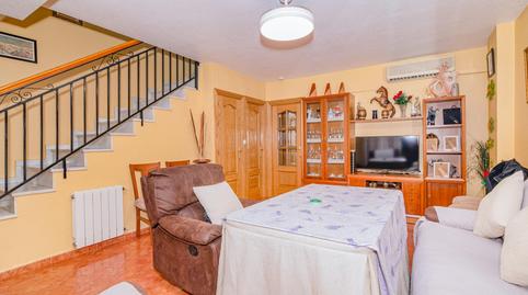 Foto 4 de Casa adosada en venta en Residencial Triana - Barrio Alto, Las Gabias