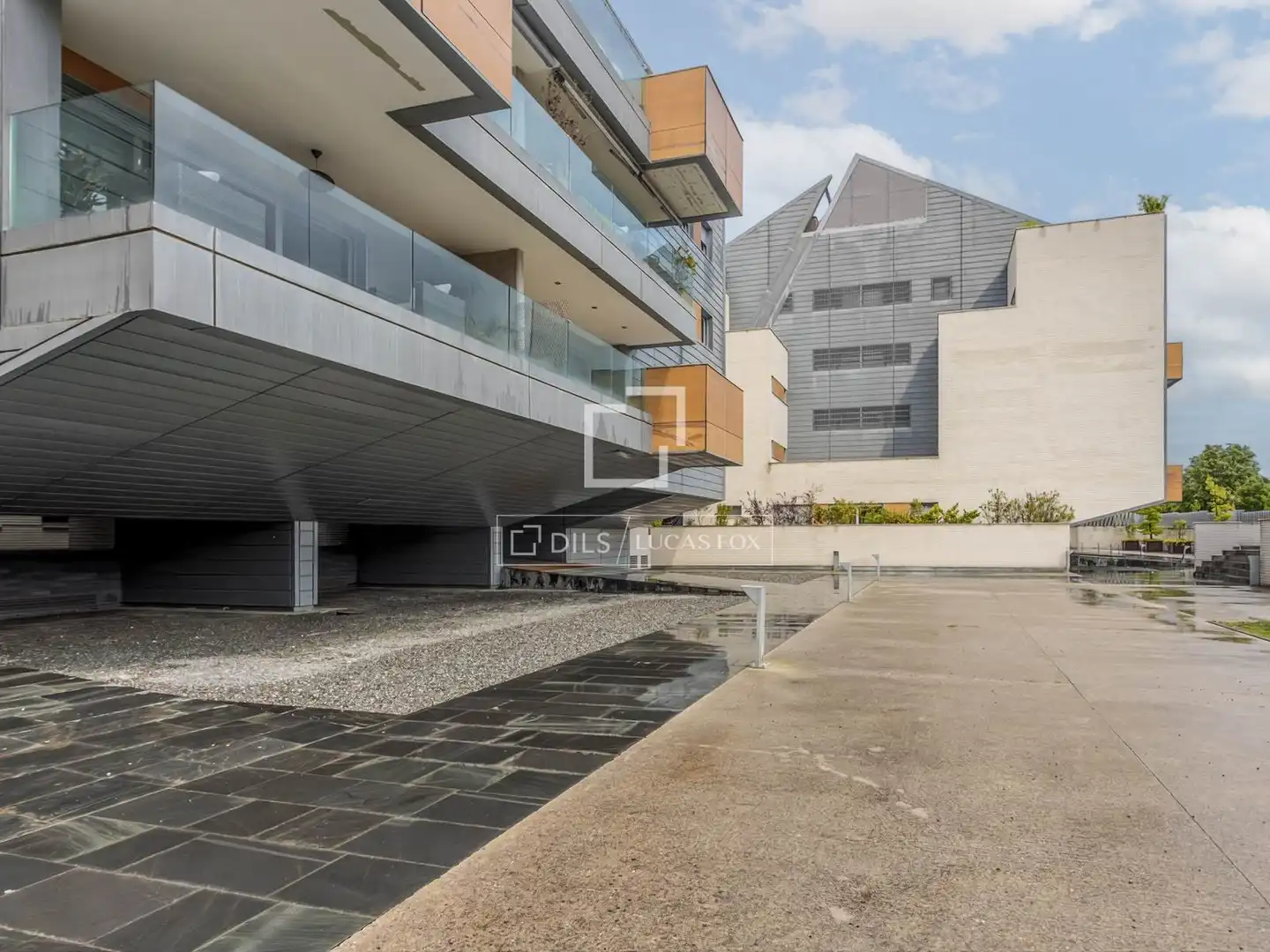 Vista exterior de Pis de lloguer en Majadahonda amb Aire condicionat, Calefacció i Jardí privat