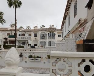 Vista exterior de Casa adosada en venda en Torrevieja amb Aire condicionat, Calefacció i Terrassa