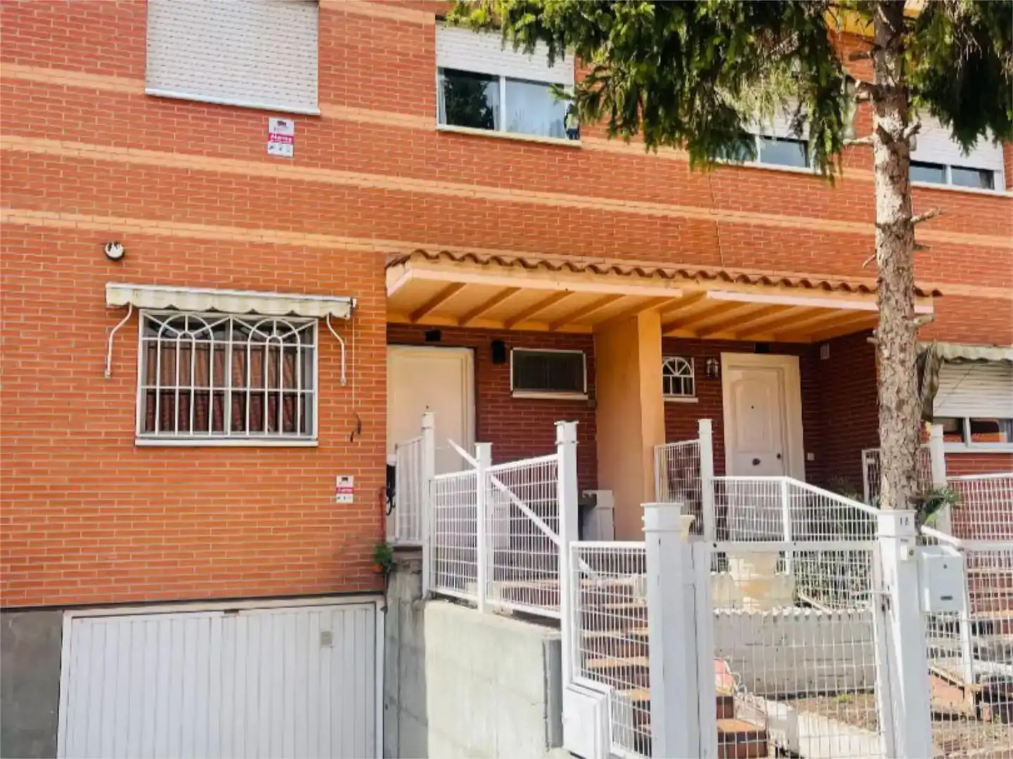 Vista exterior de Casa adosada per a compartir en Ciempozuelos amb Aire condicionat, Piscina i Moblat