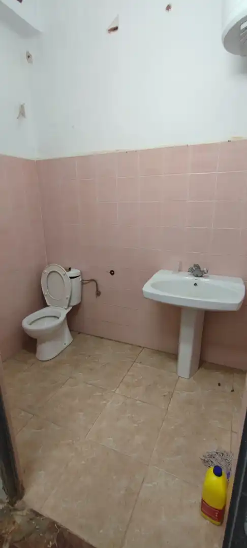 Baño de Local de alquiler en Alfafar con Aire acondicionado