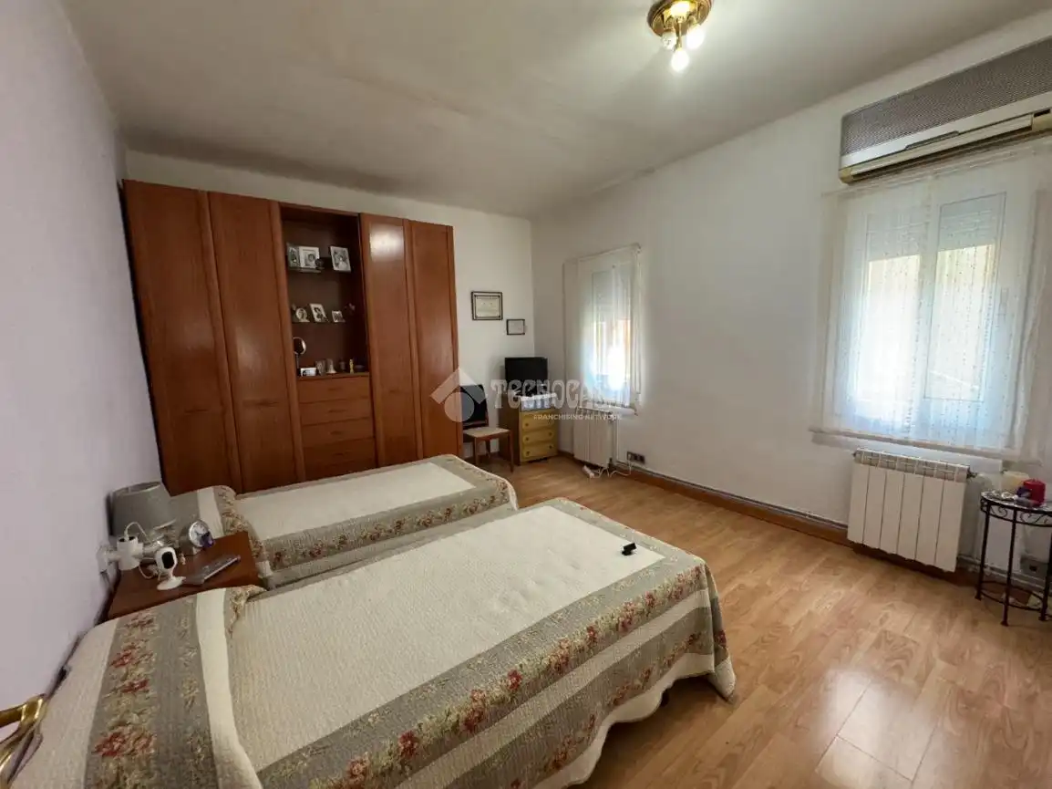 Wohnung zum Verkauf in Barcelona mit Klimaanlage, Heizung und Terrasse