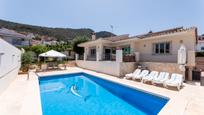 Vista exterior de Casa o xalet en venda en Alhaurín de la Torre amb Jardí privat, Terrassa i Piscina