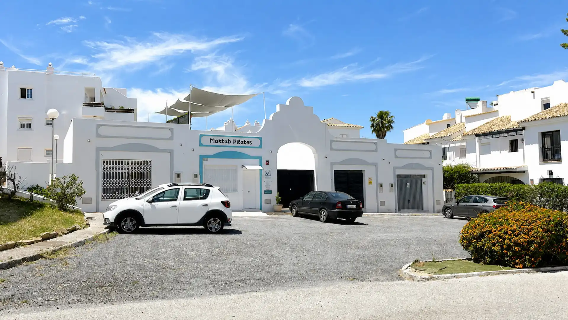 Vista exterior de Local en venta en Manilva con Terraza