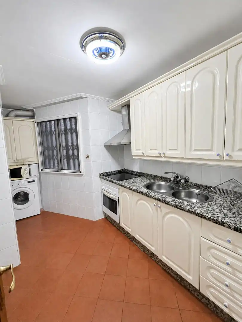 Cocina de Piso en venta en Sevilla con Balcón