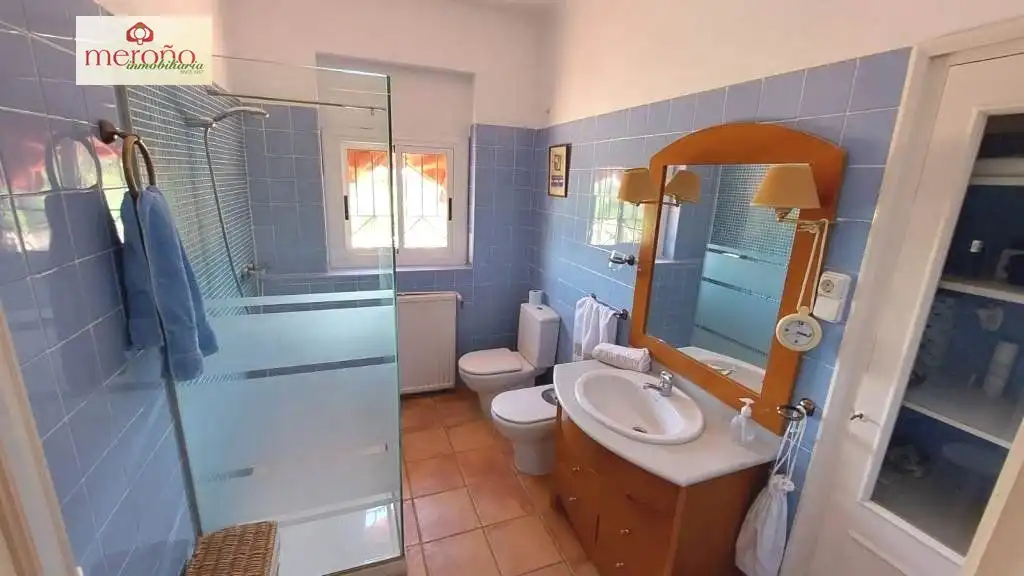 Bany de Casa o xalet en venda en Elche / Elx amb Aire condicionat, Jardí privat i Terrassa