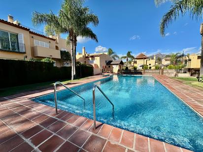 Piscina de Casa adosada en venda en Marbella amb Aire condicionat, Terrassa i Piscina