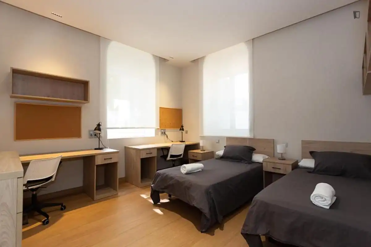 Dormitori de Pis per a compartir en Aranjuez amb Aire condicionat, Calefacció i Moblat