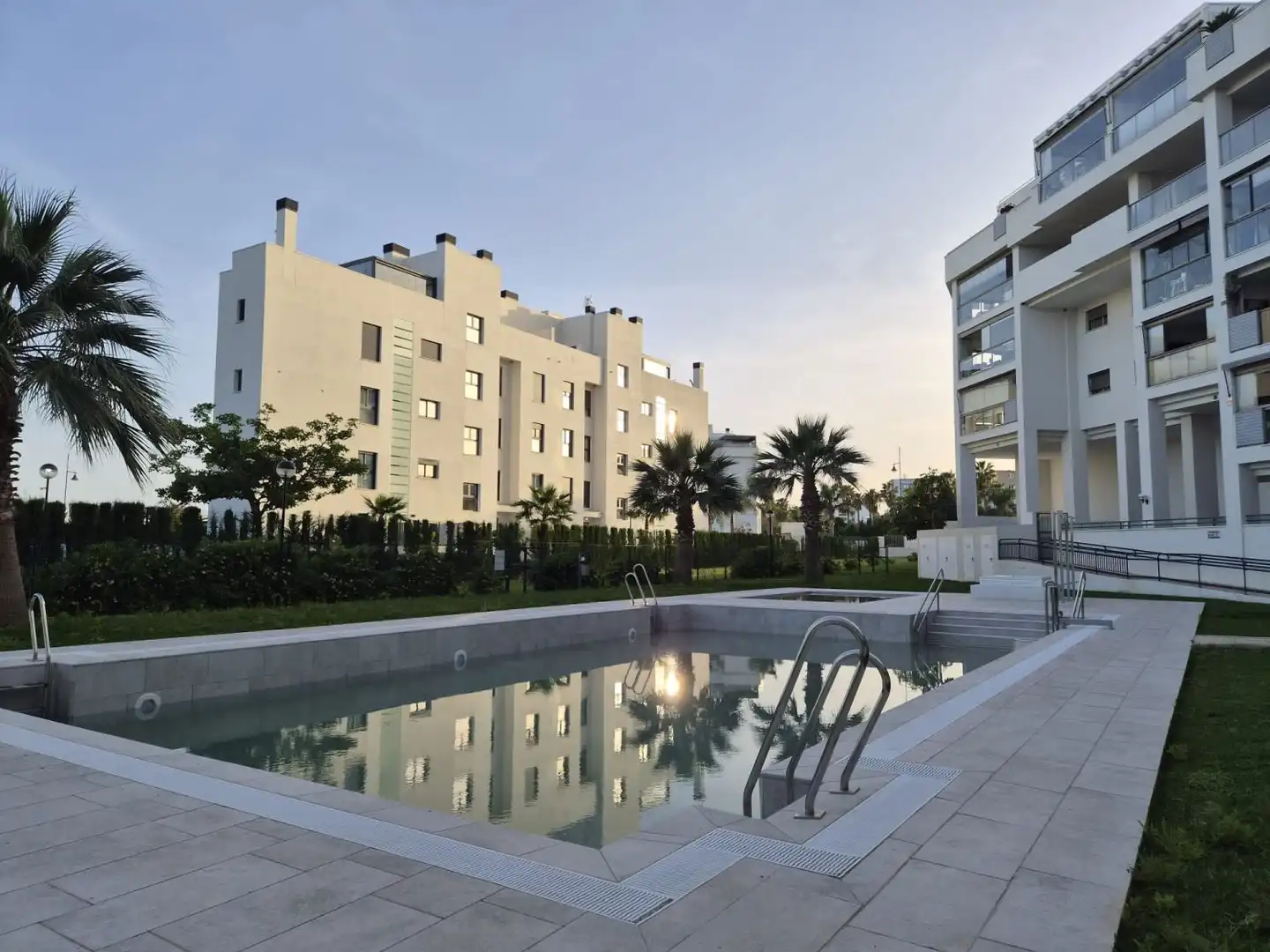 Piscina de Pis en venda en Torremolinos amb Aire condicionat, Calefacció i Terrassa