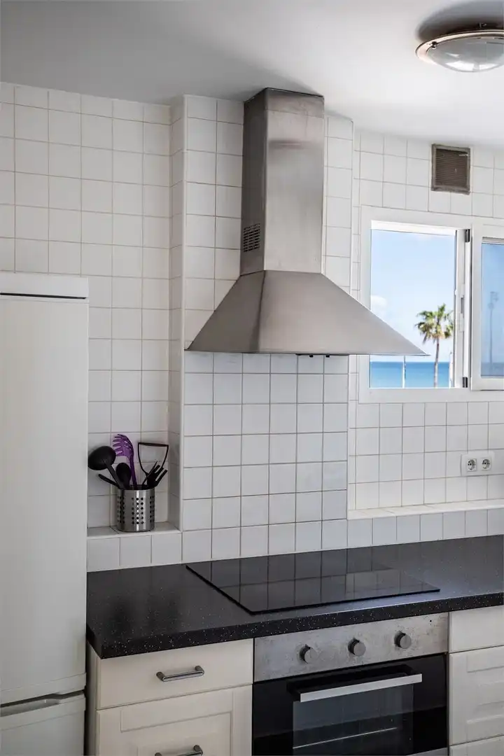 Küche von Erdgeschoss zum Verkauf in Fuengirola mit Terrasse