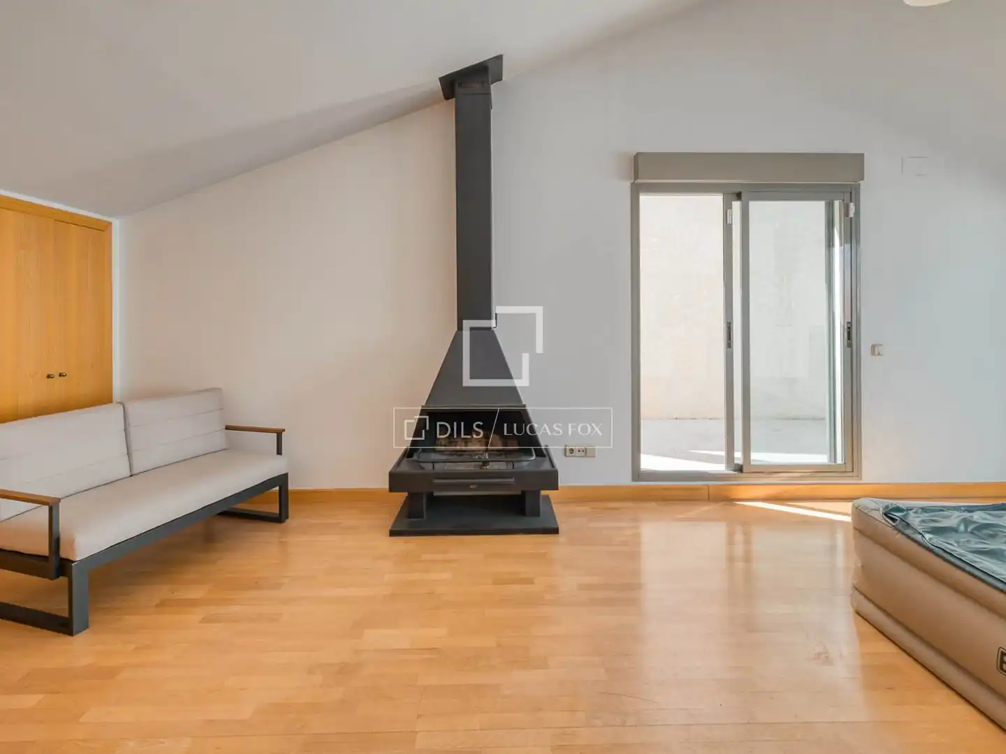 Sala d'estar de Casa o xalet en venda en Madrid amb Aire condicionat, Calefacció i Jardí privat