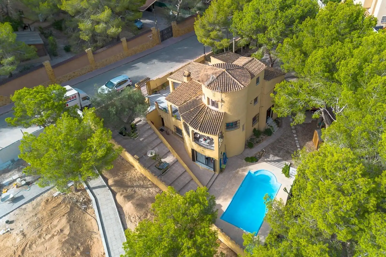 Vista exterior de Casa o xalet en venda en Orihuela amb Aire condicionat, Jardí privat i Terrassa