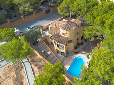 Villa avec piscine à vendre à Res. Las Filipinas