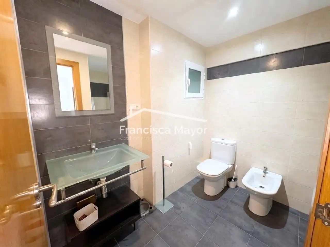 Bathroom of Flat for sale in Valencia  with Air Conditioner and Furnished