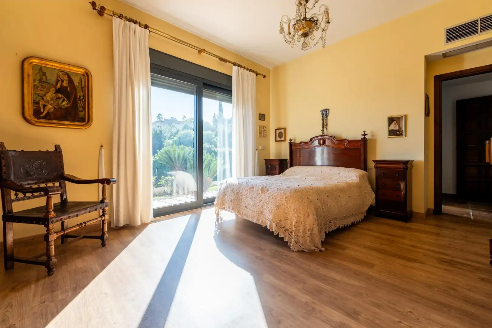 Dormitori de Casa o xalet en venda en Mairena del Aljarafe amb Aire condicionat, Calefacció i Jardí privat
