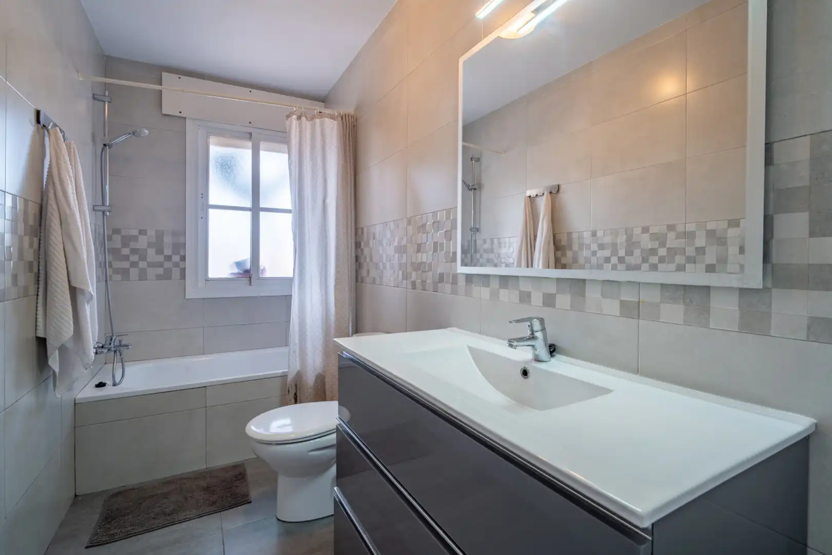 Bathroom of Houses for sale in Málaga  with Air Conditioner, Heating and Private garden