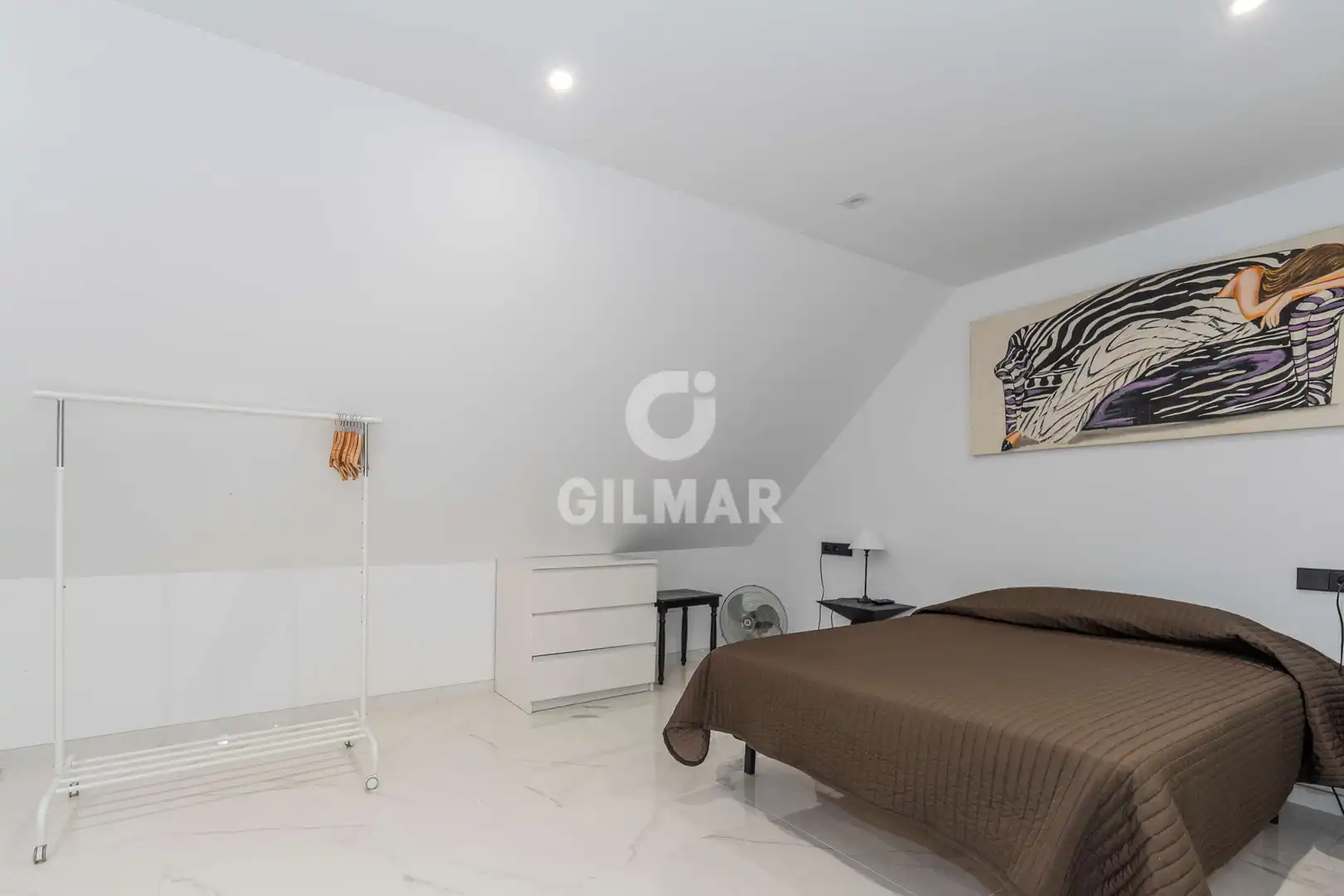 Schlafzimmer von Einfamilien-Reihenhaus zum Verkauf in Pozuelo de Alarcón mit Heizung und Privatgarten
