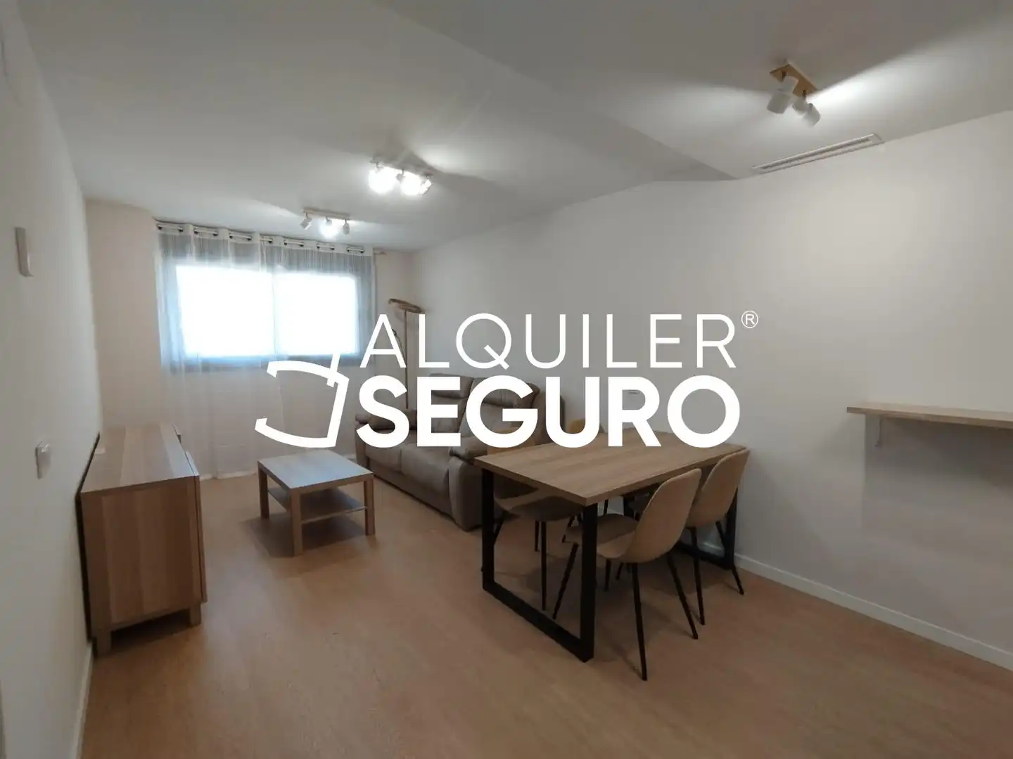 Sala d'estar de Pis de lloguer en Mijas amb Aire condicionat, Piscina i Moblat