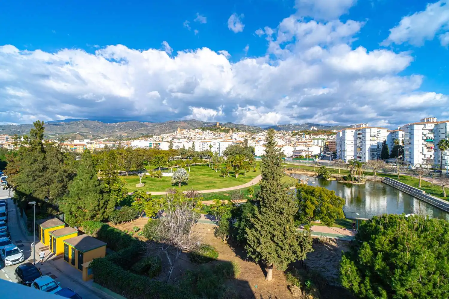 Außenansicht von Wohnungen zum Verkauf in Vélez-Málaga mit Klimaanlage