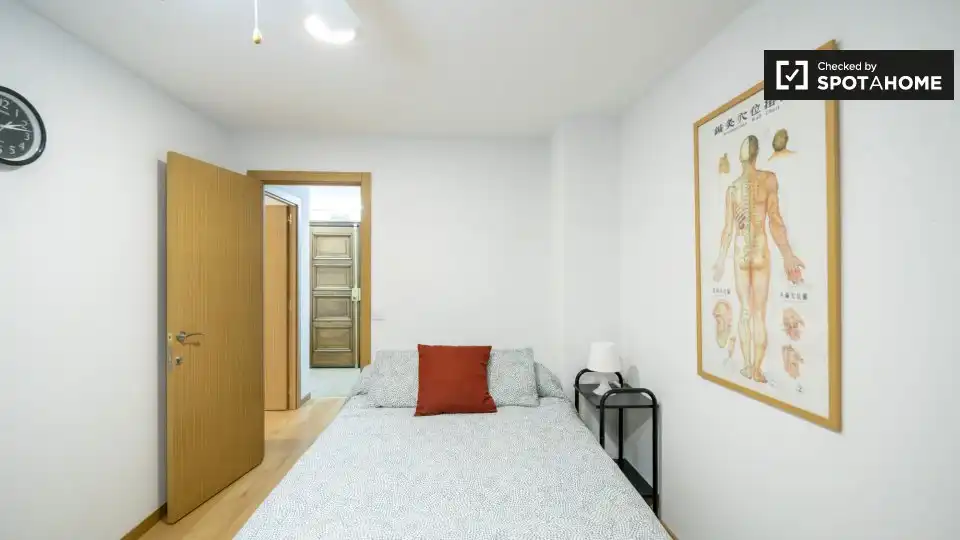 Habitación de Piso de alquiler en Valencia con Aire acondicionado, Calefacción y Amueblado