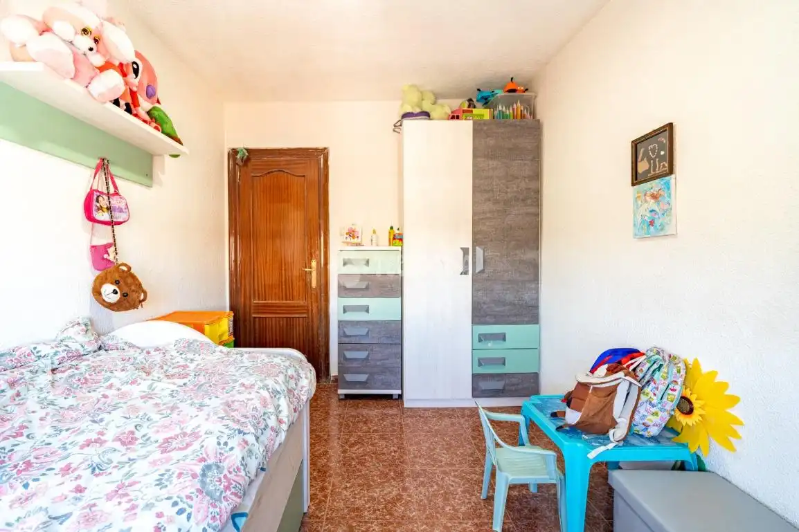 Bedroom of Flat for sale in Granada  with Air Conditioner, Heating and Terrace