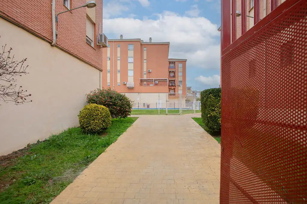 Parking de Piso en venta en Linares con Piscina