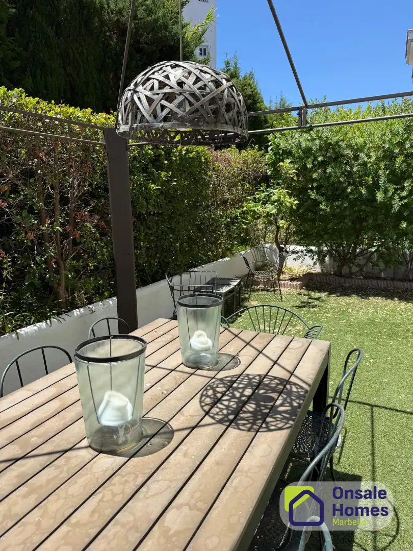 Terrasse von Wohnungen zur Miete in Marbella mit Klimaanlage, Privatgarten und Gemeinschaftspool
